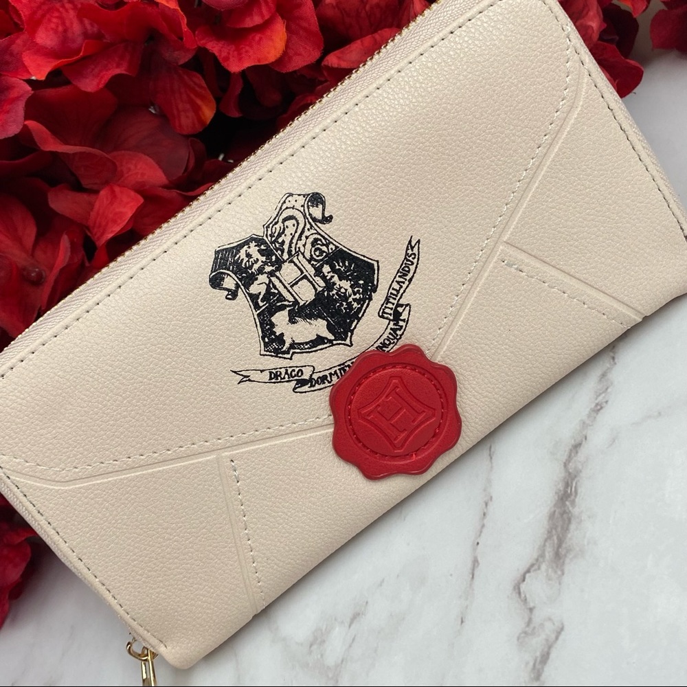 Harry Potter Hogwarts Acceptance Letter Clutch Wallet - Picture 3 of 12